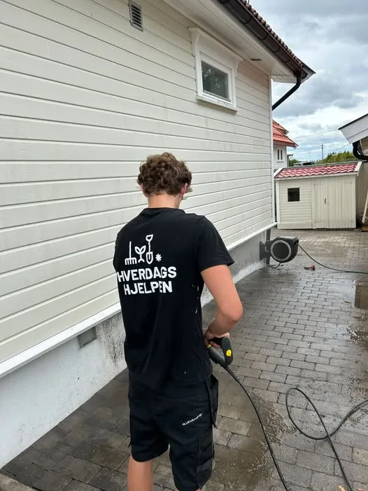 Johannes høytrykkspyler oppkjørsel, klargjør for fugesand