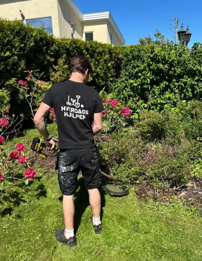 Kantklipp langs bed og busker