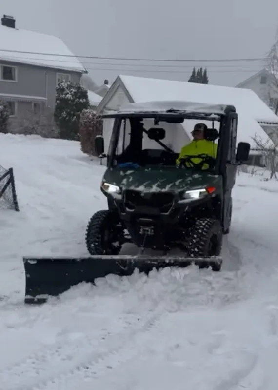 Snørydding med ATV og snøskjær